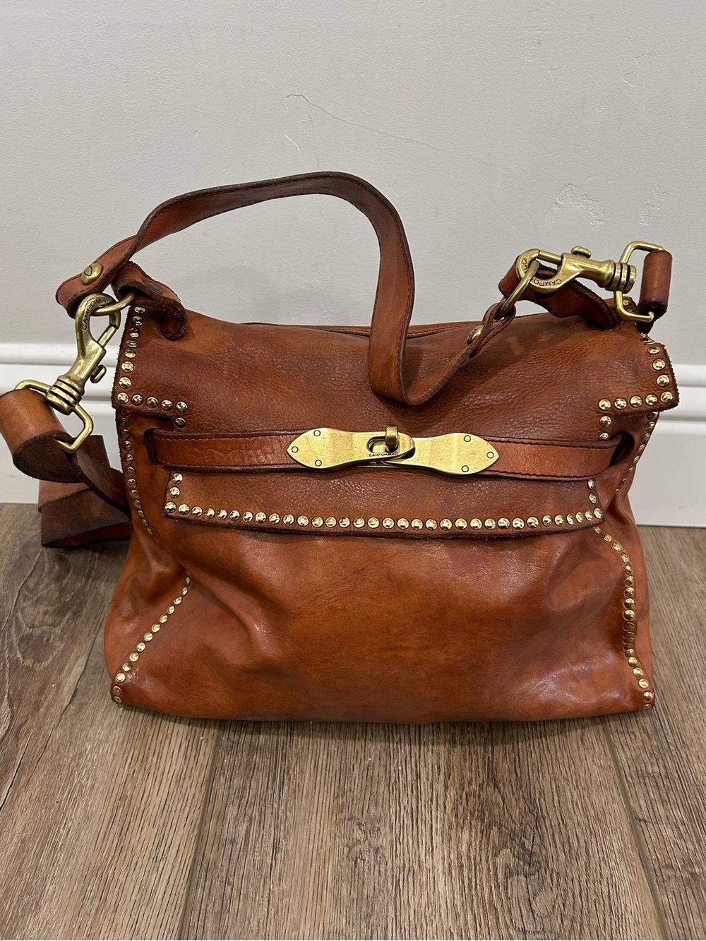 Campomaggi camel/gold leather handbag.